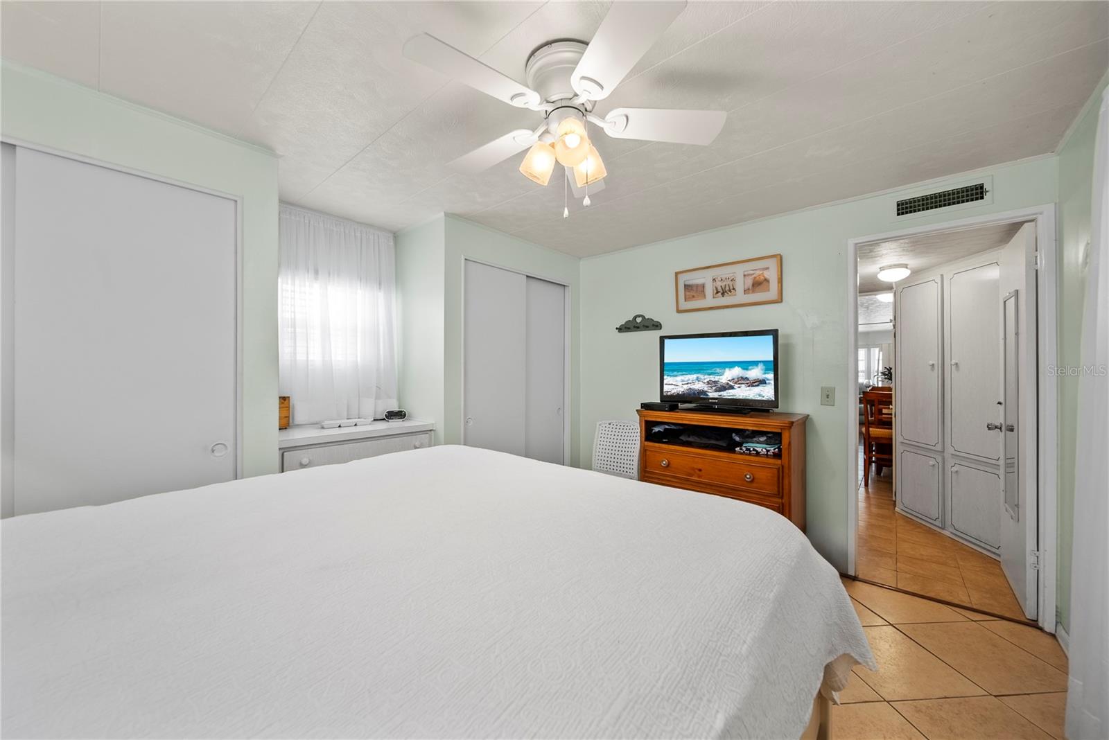 10333 N LAKE DR, LARGO, FL, 33773