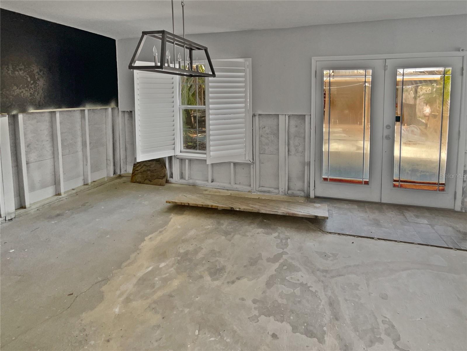 141 81ST AVE N, ST PETERSBURG, FL, 33702