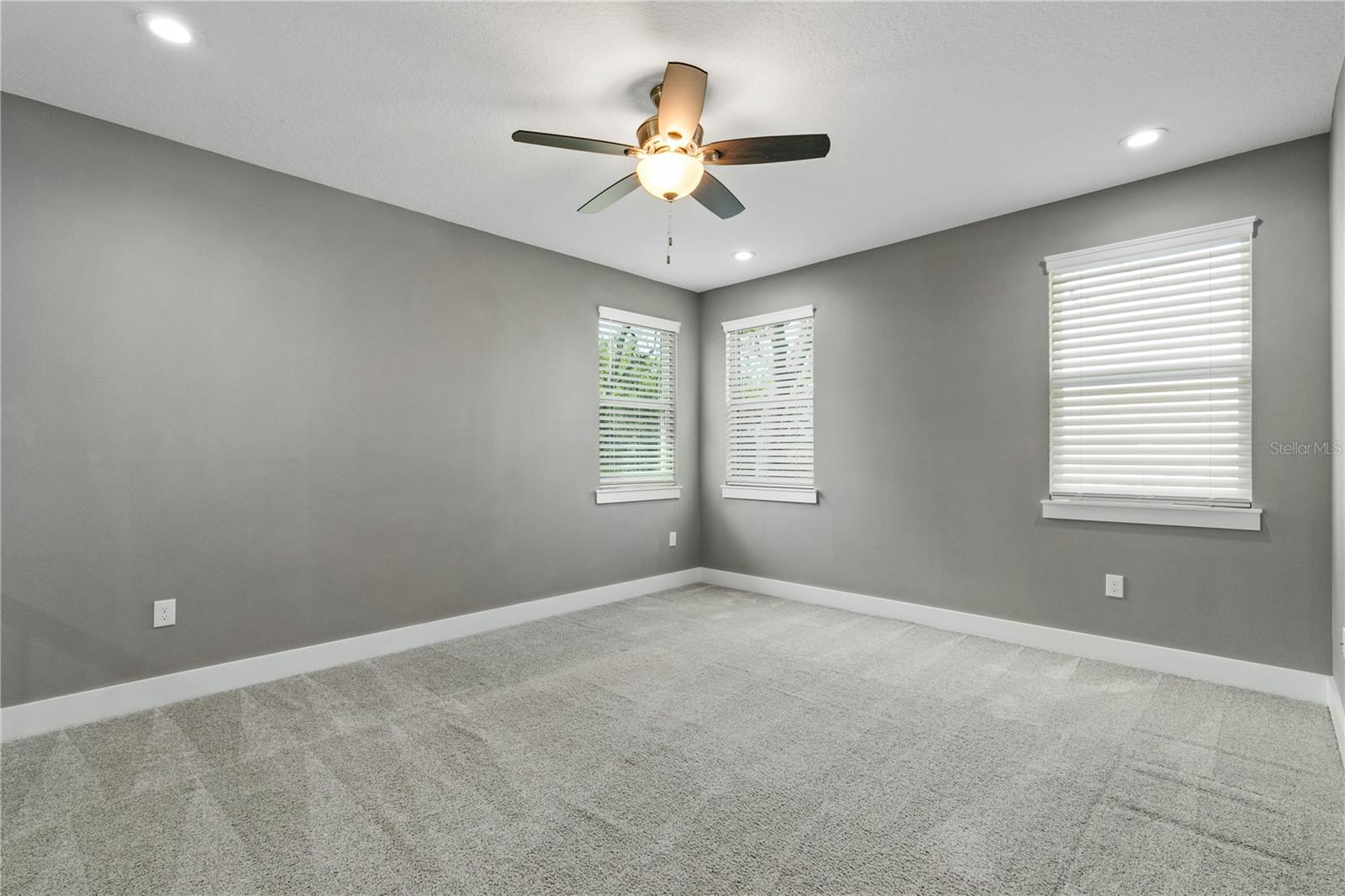 25854 CROSSINGS BLUFF LN, SORRENTO, FL, 32776