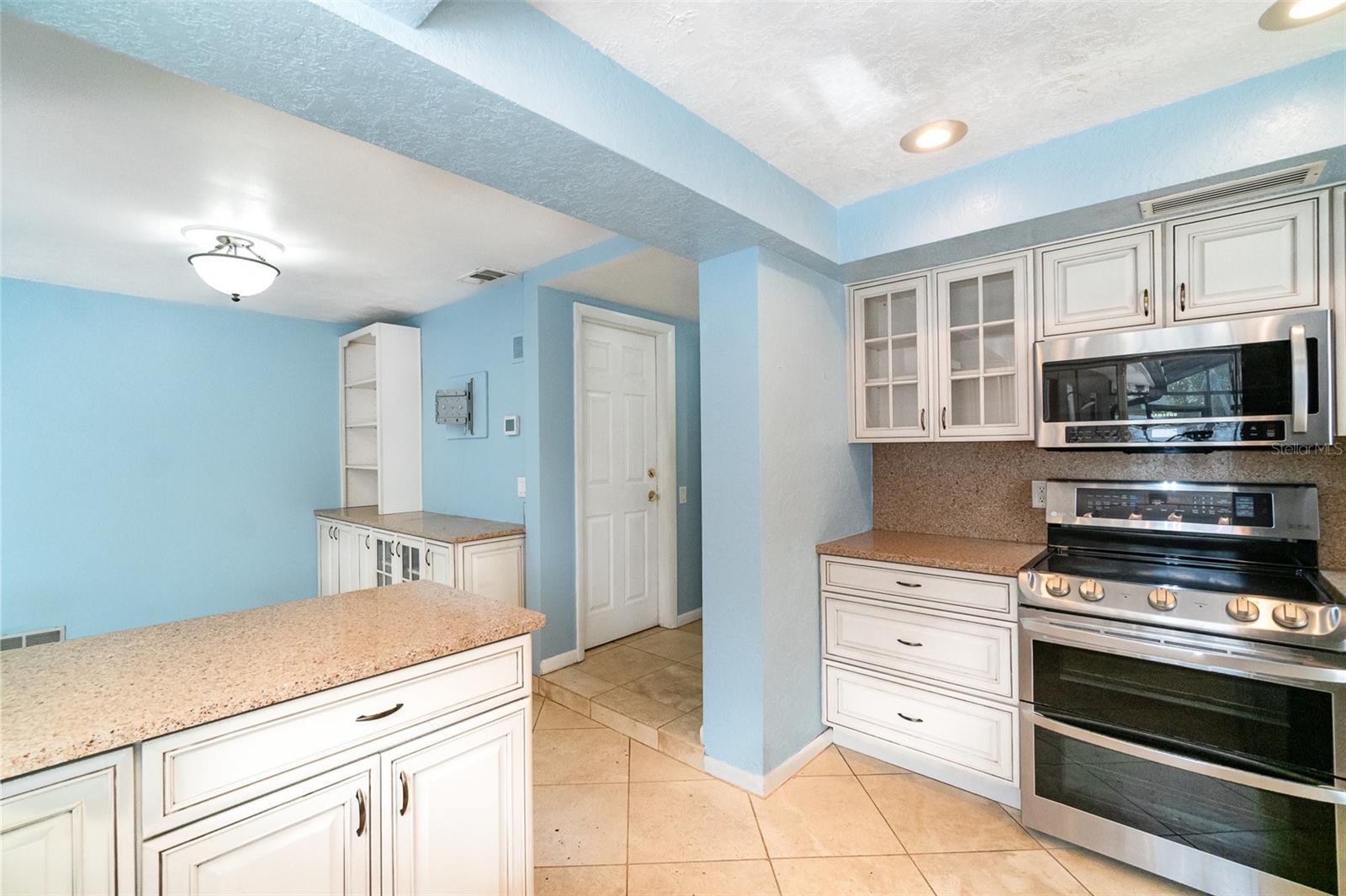 690 S LAKEMONT AVE, WINTER PARK, FL, 32792