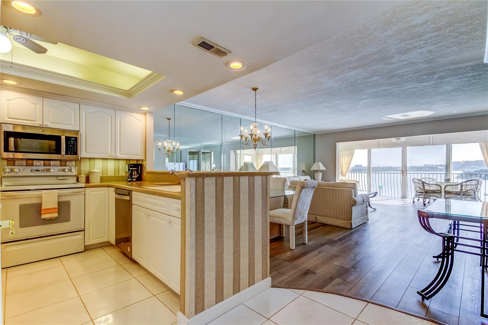 895 S GULFVIEW BLVD #309, CLEARWATER BEACH, FL, 33767