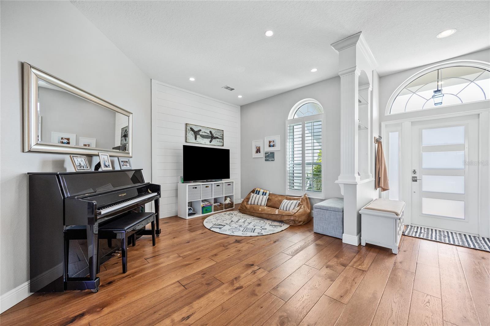 1002 ROMANO CT NE, ST PETERSBURG, FL, 33702
