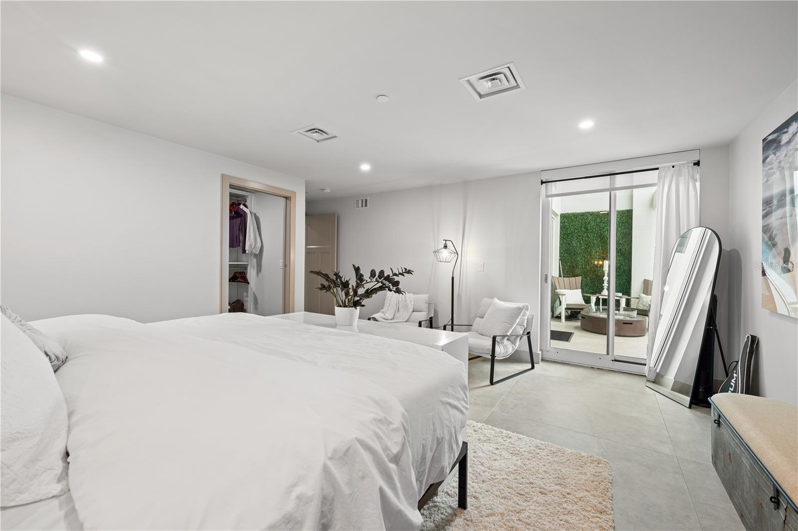 1990 MAIN ST #6, SARASOTA, FL, 34236