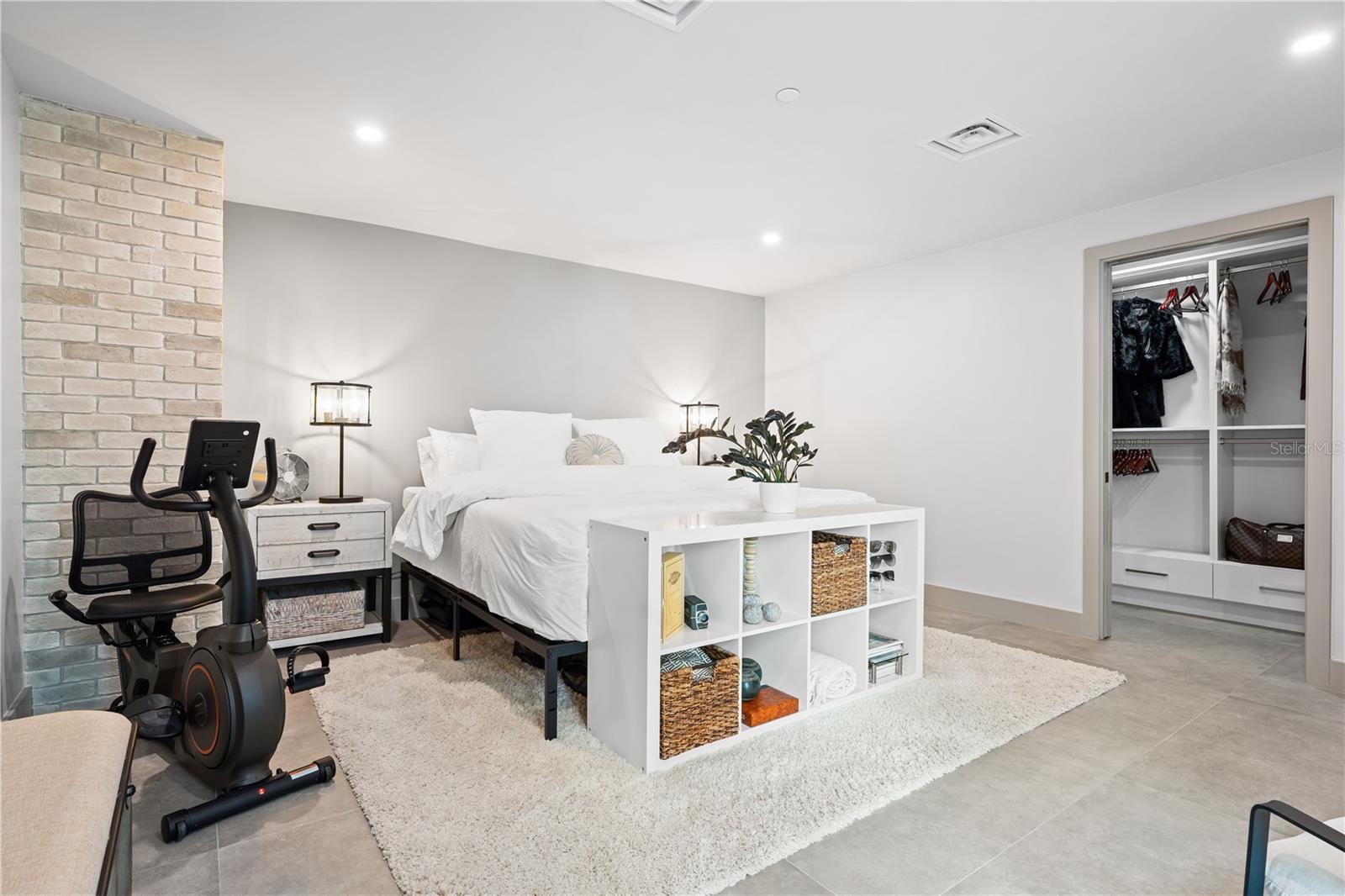 1990 MAIN ST #6, SARASOTA, FL, 34236