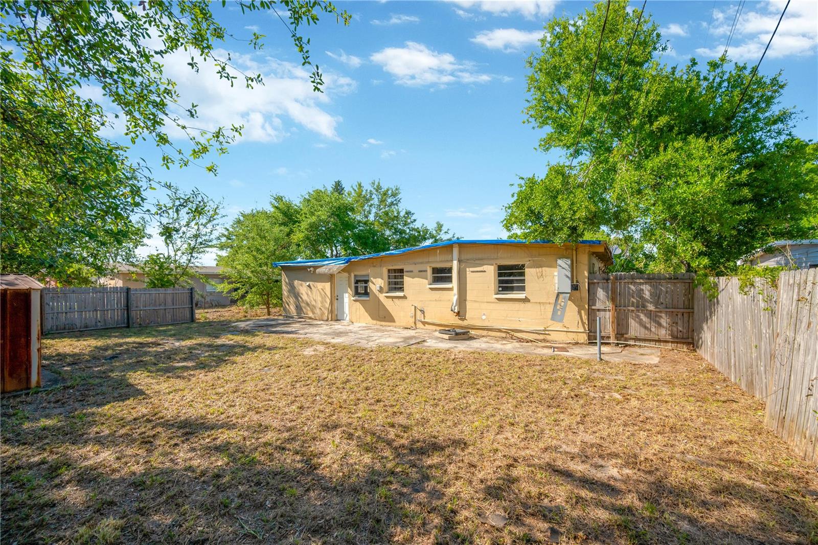 8401 LIBBY LN, TAMPA, FL, 33619