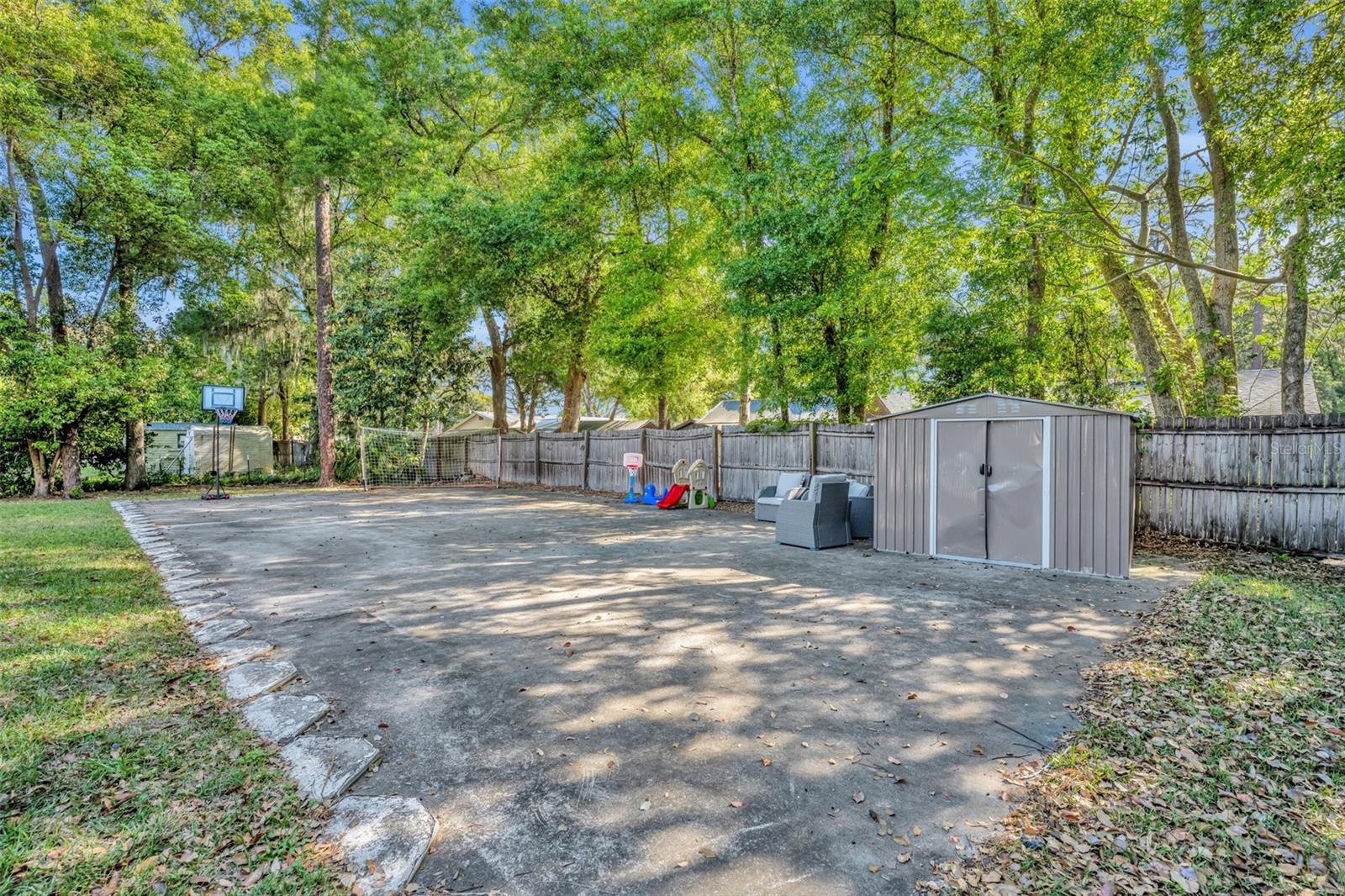 225 N PHIPPEN AVE, DELAND, FL, 32724