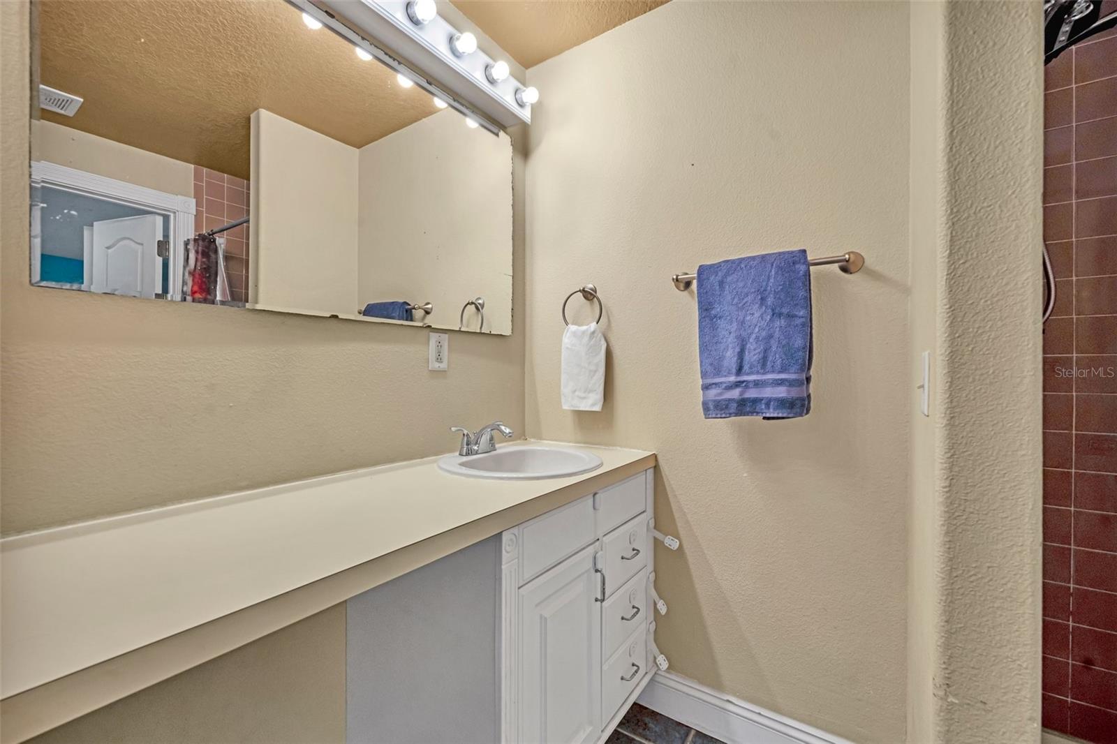 225 N PHIPPEN AVE, DELAND, FL, 32724