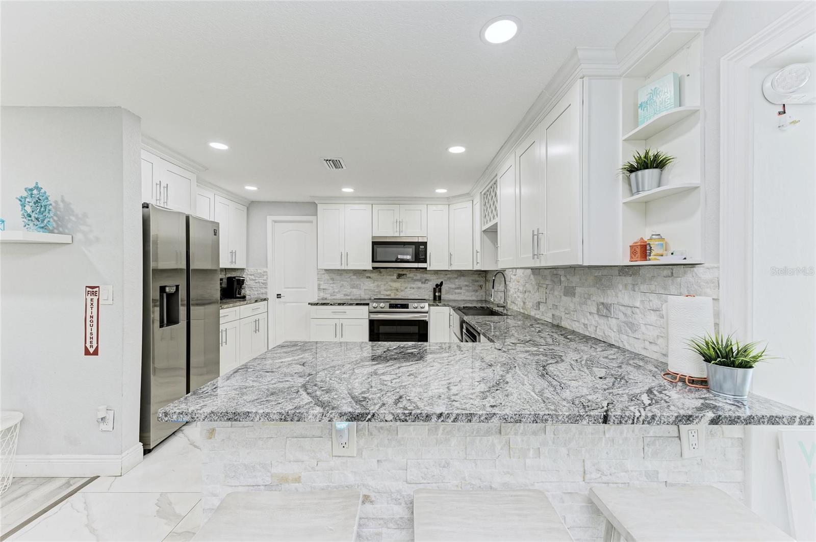 507 SHORE DR, LARGO, FL, 33771