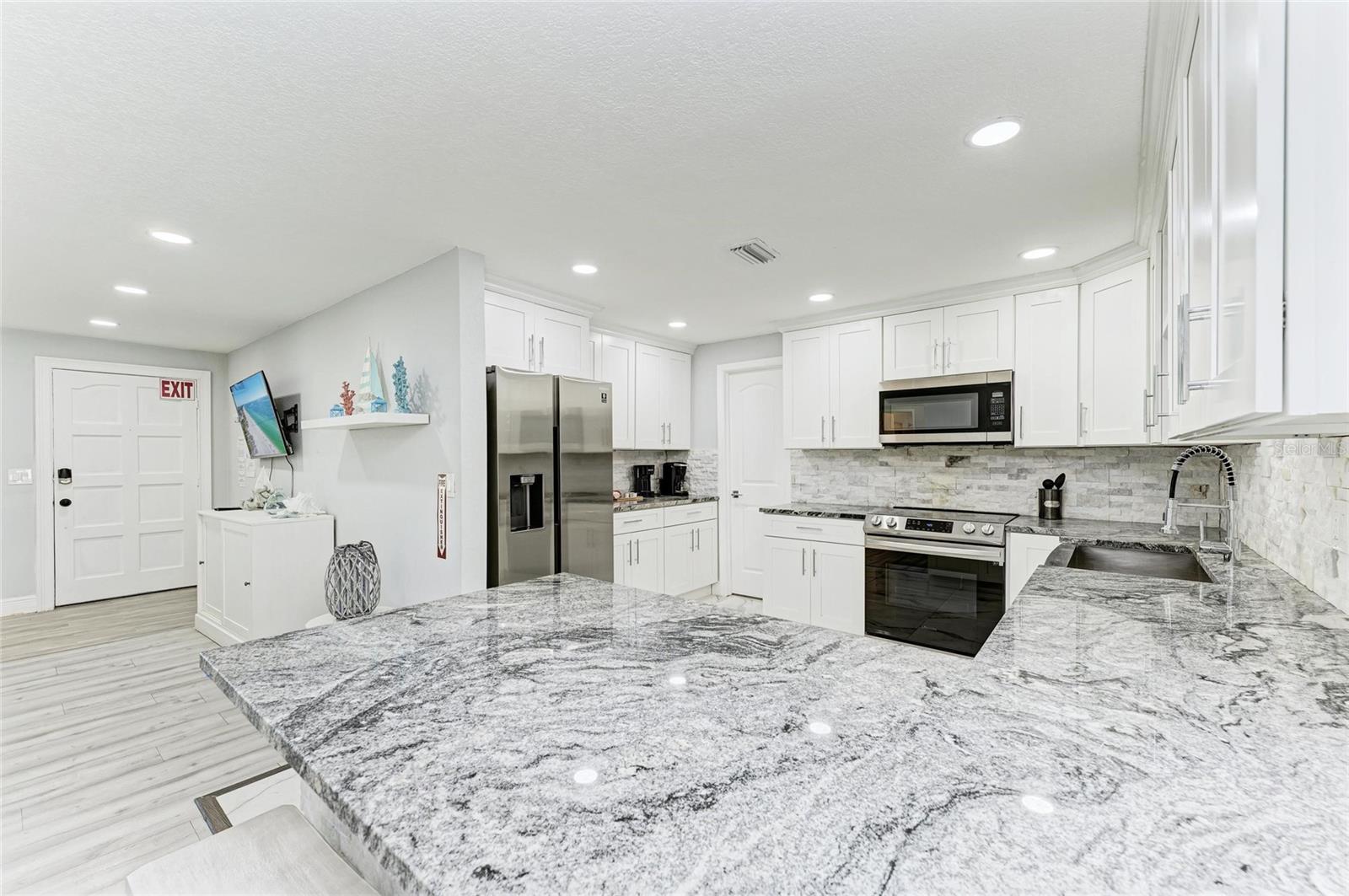 507 SHORE DR, LARGO, FL, 33771