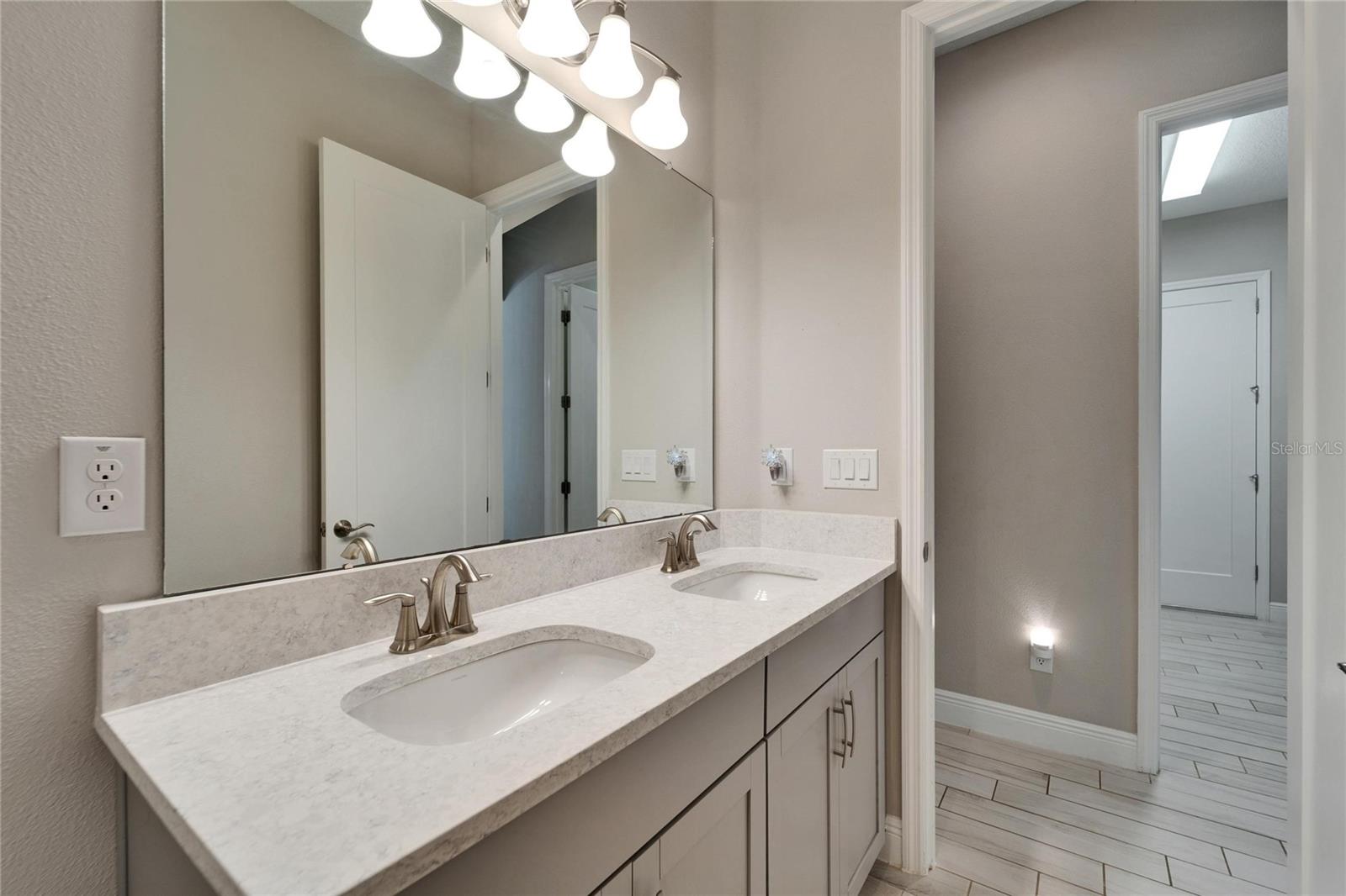 14239 SWISS BRIDGE DR, RIVERVIEW, FL, 33579