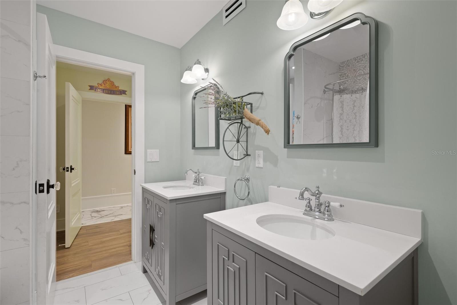 200 GRAND BLVD, TARPON SPRINGS, FL, 34689