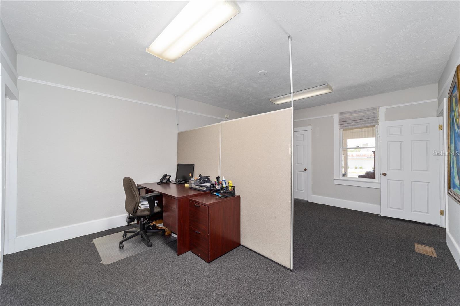 1008 E SILVER SPRINGS BLVD, OCALA, FL, 34470