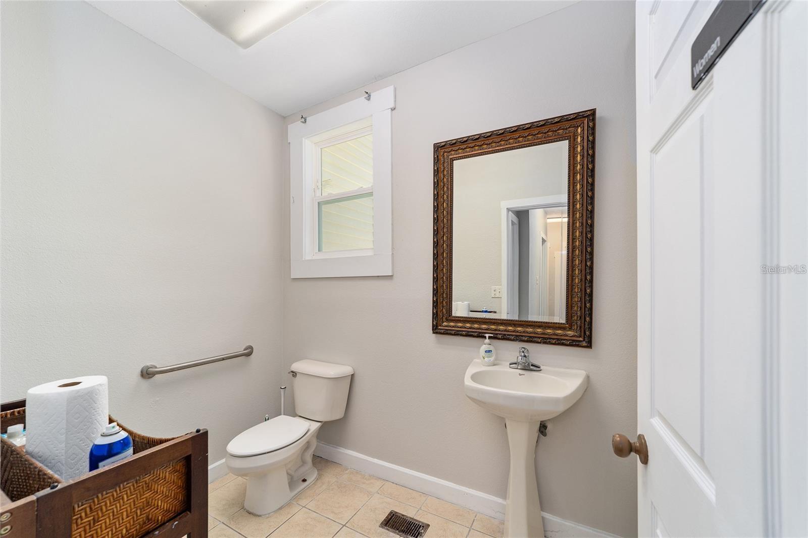 1008 E SILVER SPRINGS BLVD, OCALA, FL, 34470