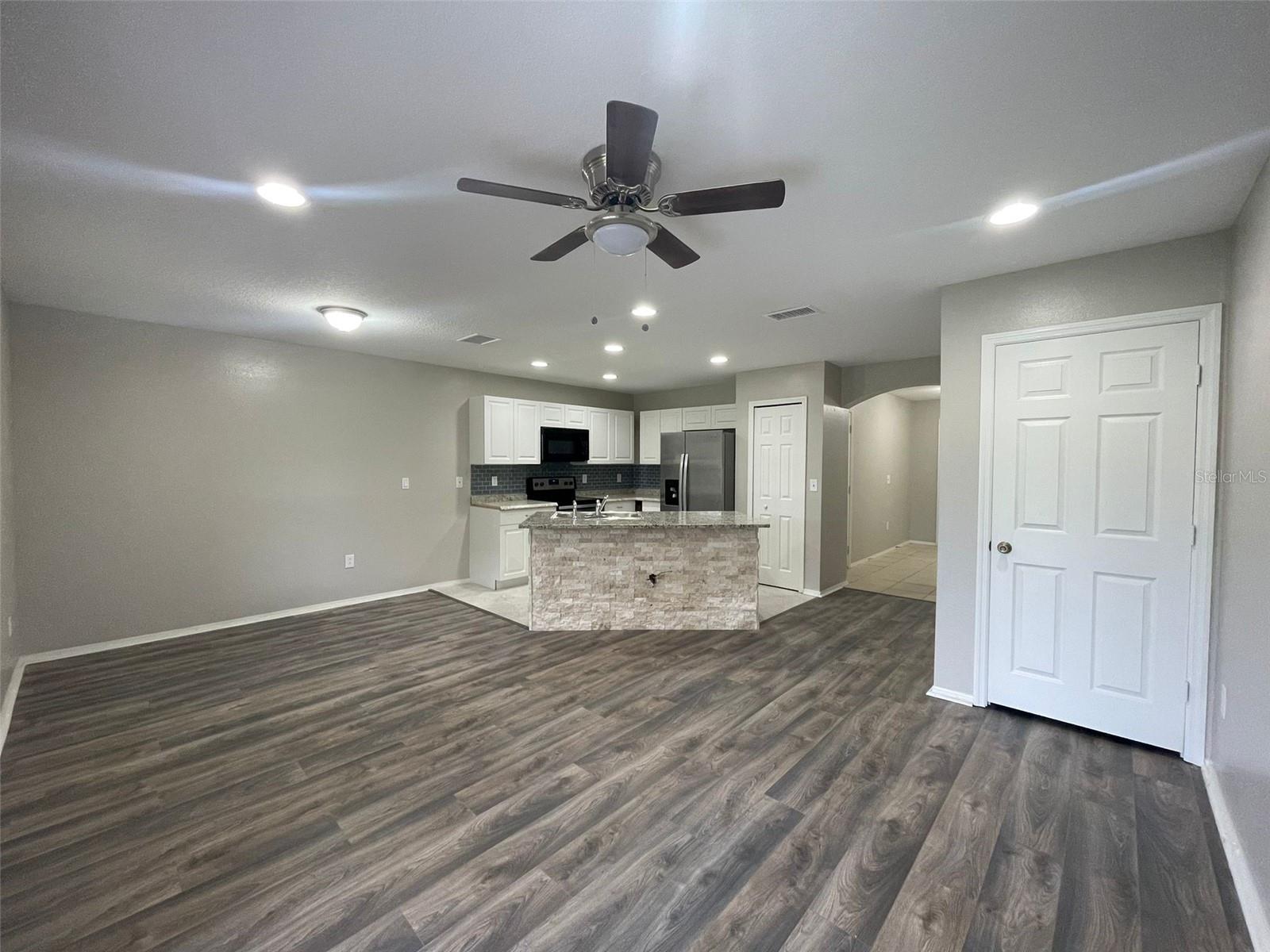 2520 EDGEWATER FALLS DR, BRANDON, FL, 33511