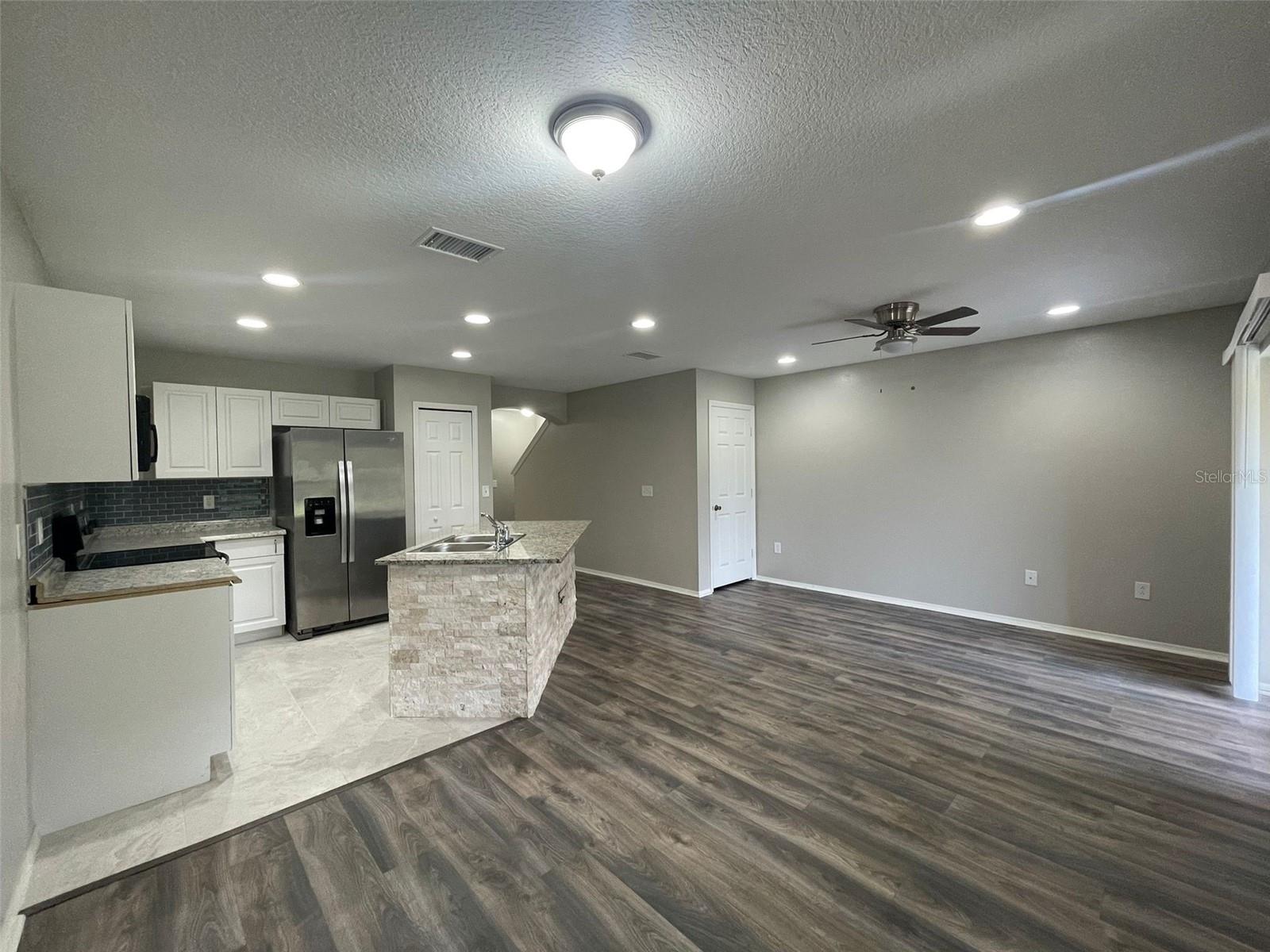 2520 EDGEWATER FALLS DR, BRANDON, FL, 33511