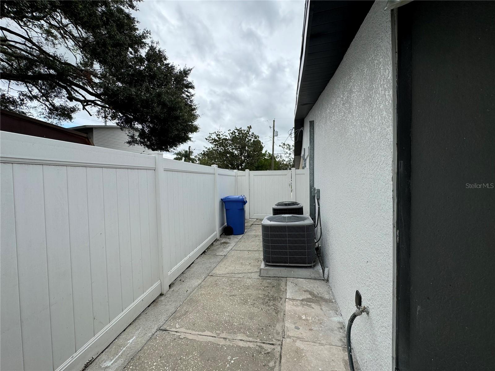 7608 LAKESIDE BLVD, TAMPA, FL, 33614