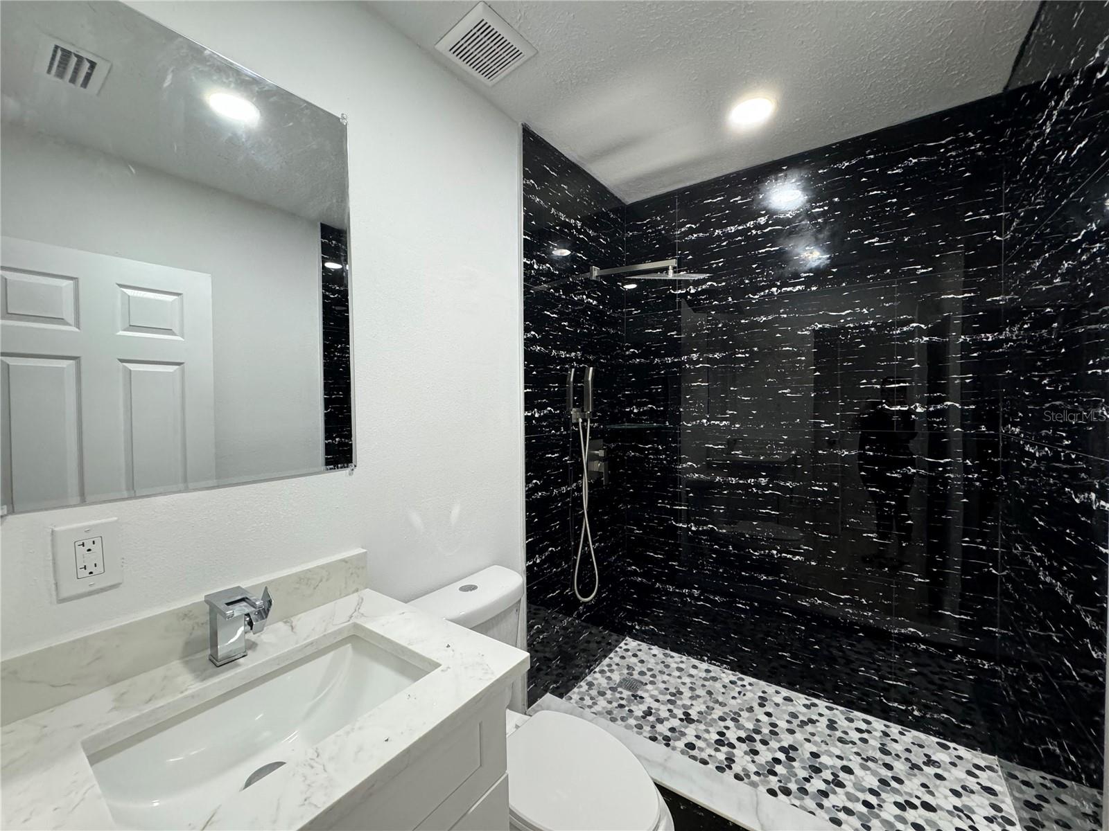 7608 LAKESIDE BLVD, TAMPA, FL, 33614