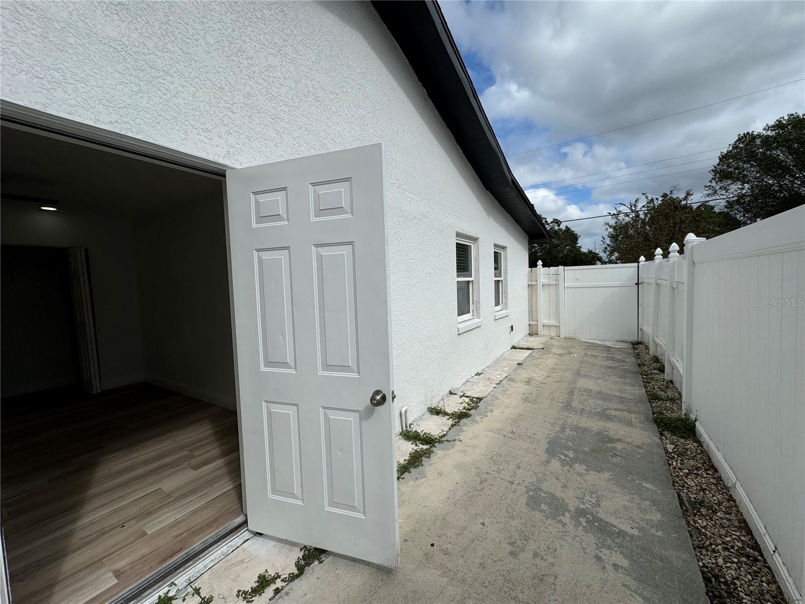 7608 LAKESIDE BLVD, TAMPA, FL, 33614