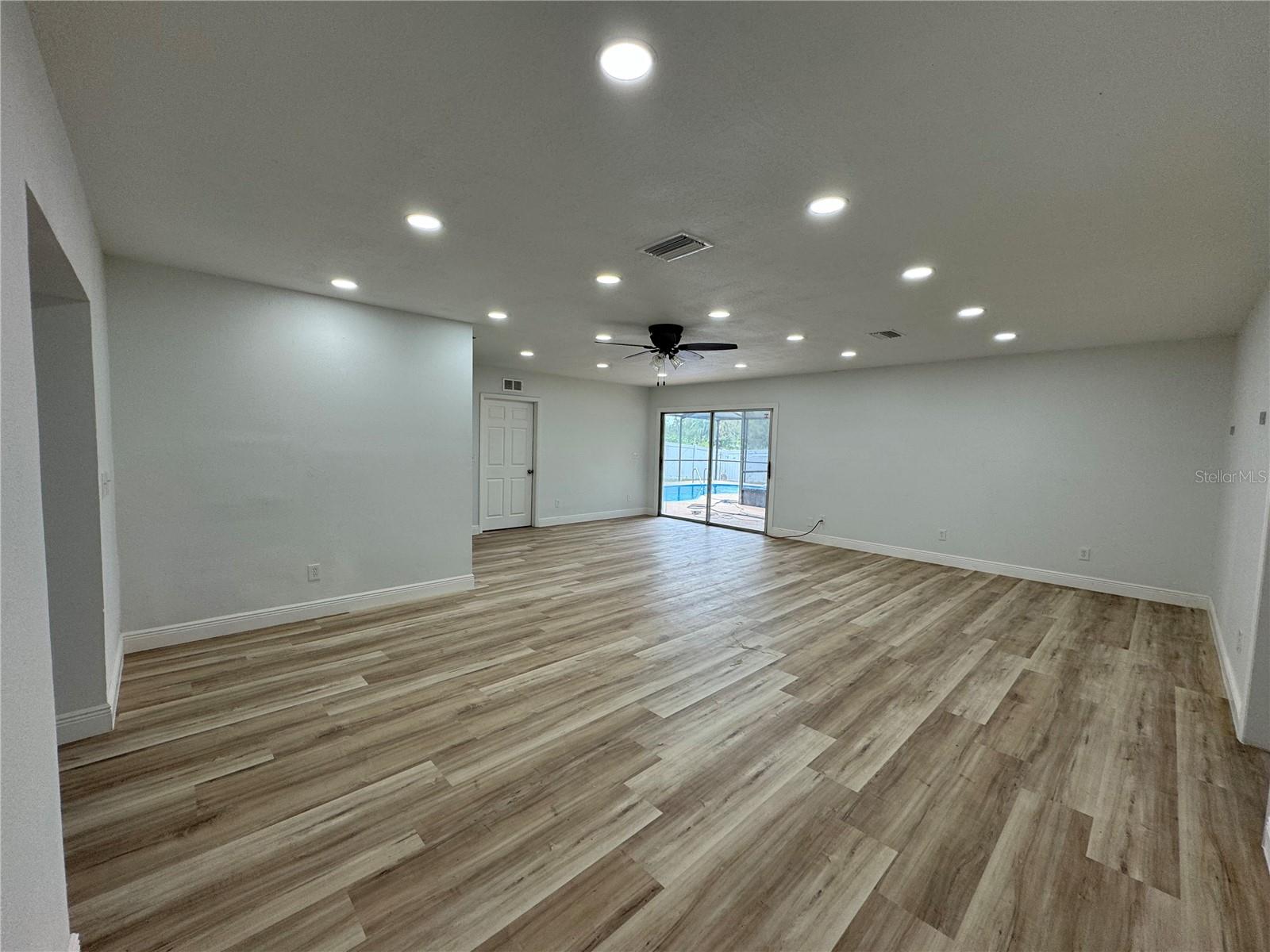 7608 LAKESIDE BLVD, TAMPA, FL, 33614