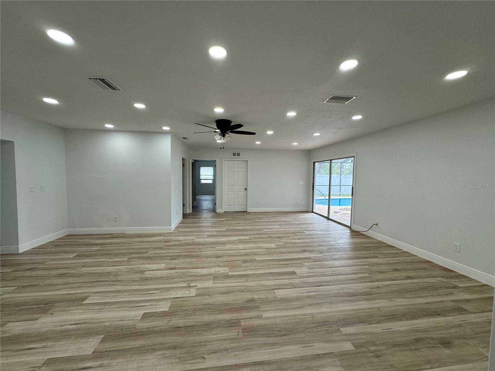 7608 LAKESIDE BLVD, TAMPA, FL, 33614