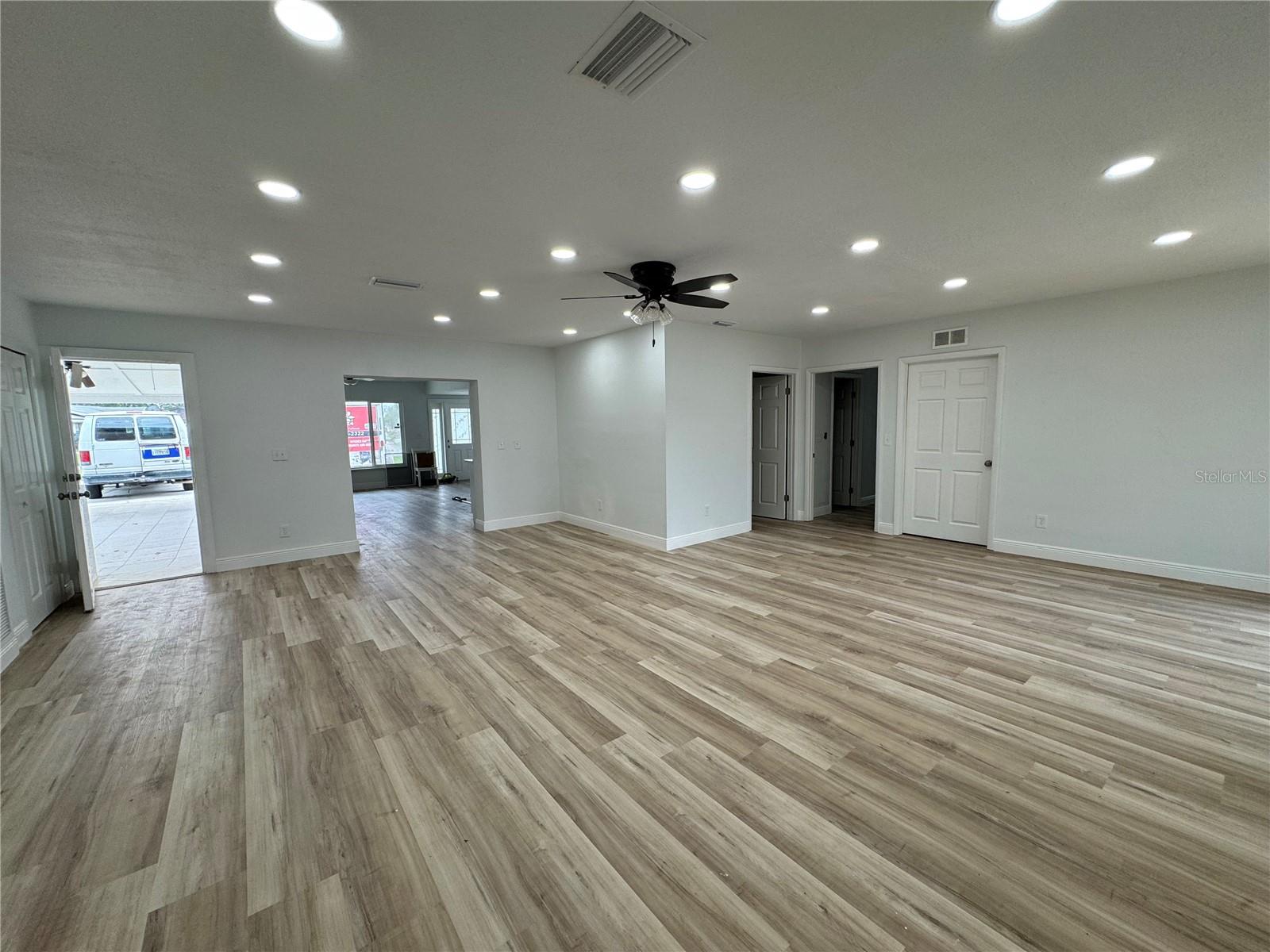 7608 LAKESIDE BLVD, TAMPA, FL, 33614