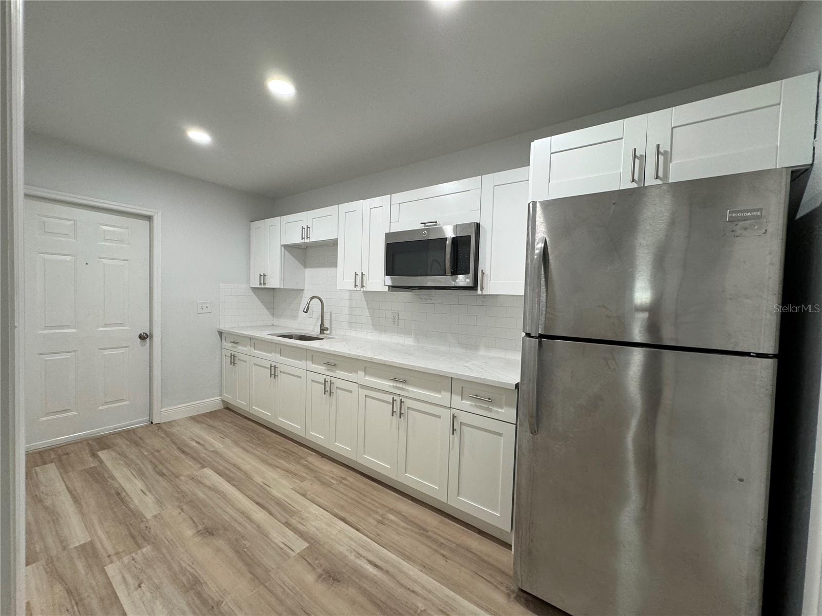 7608 LAKESIDE BLVD, TAMPA, FL, 33614