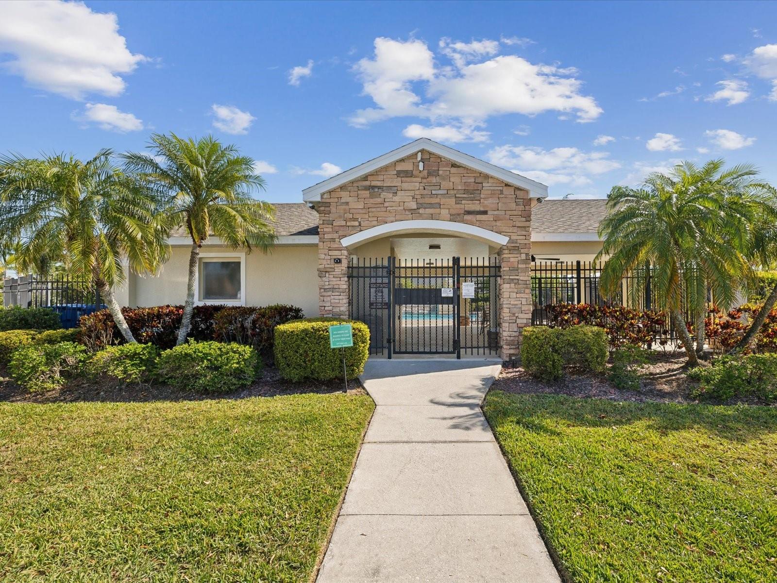 553 52ND AVE N, ST PETERSBURG, FL, 33703