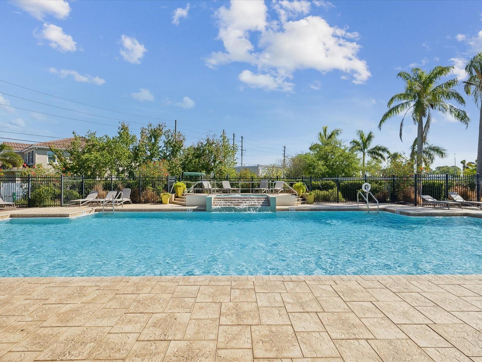 553 52ND AVE N, ST PETERSBURG, FL, 33703