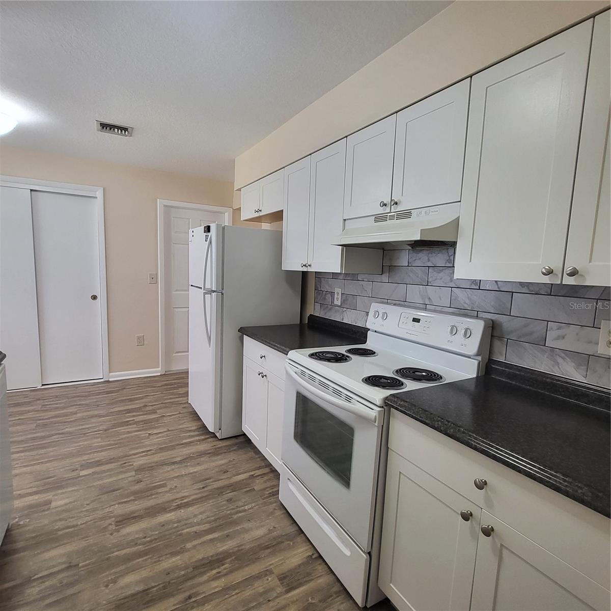 1027 COUNTY ROAD 90, PALM HARBOR, FL, 34684