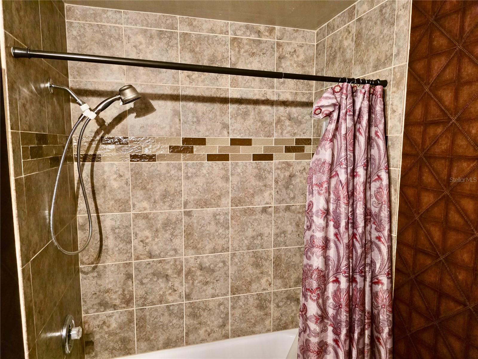 527 LELAND DR, DELTONA, FL, 32725