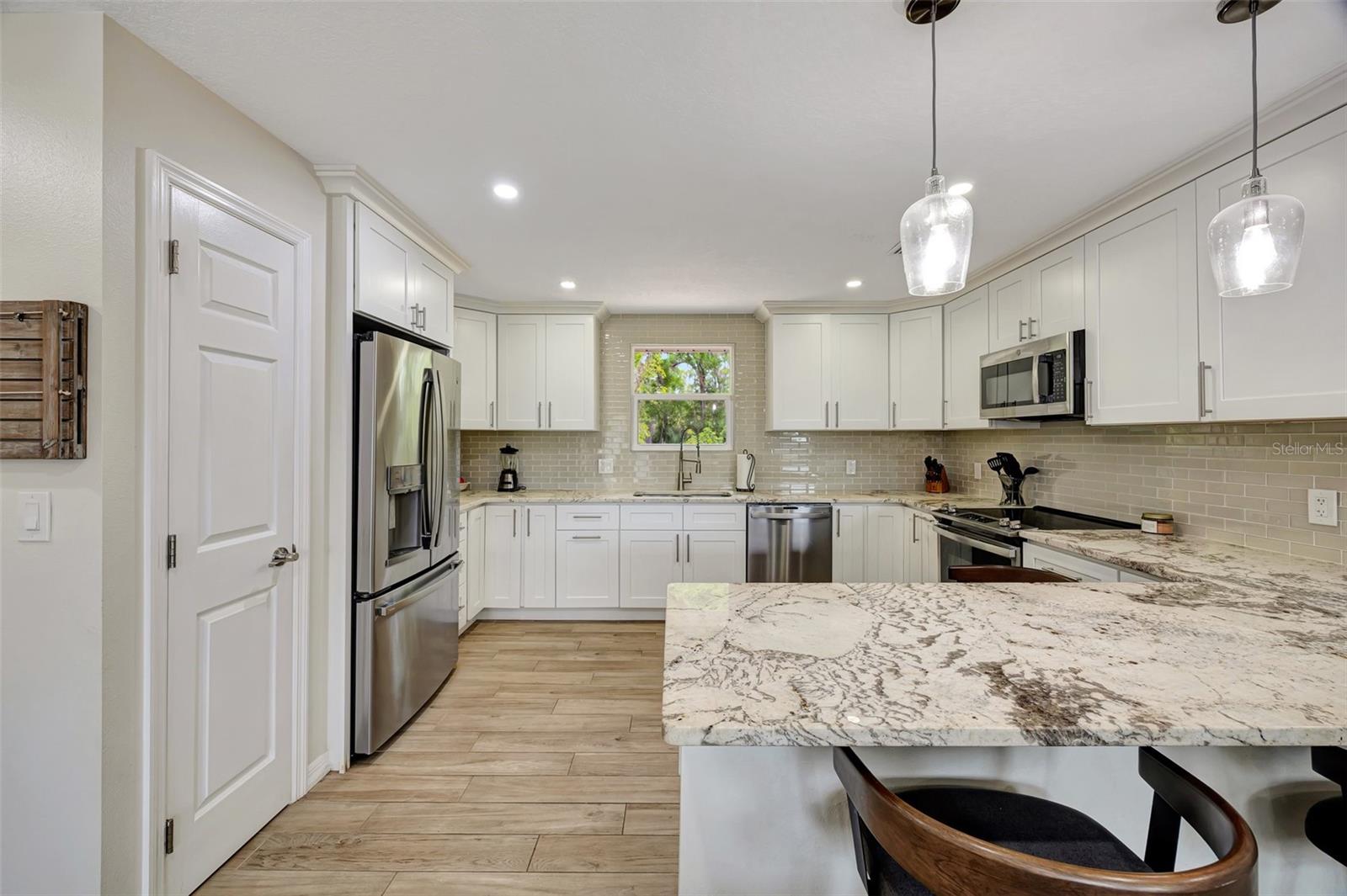 1240 FOX CREEK DR, SARASOTA, FL, 34240