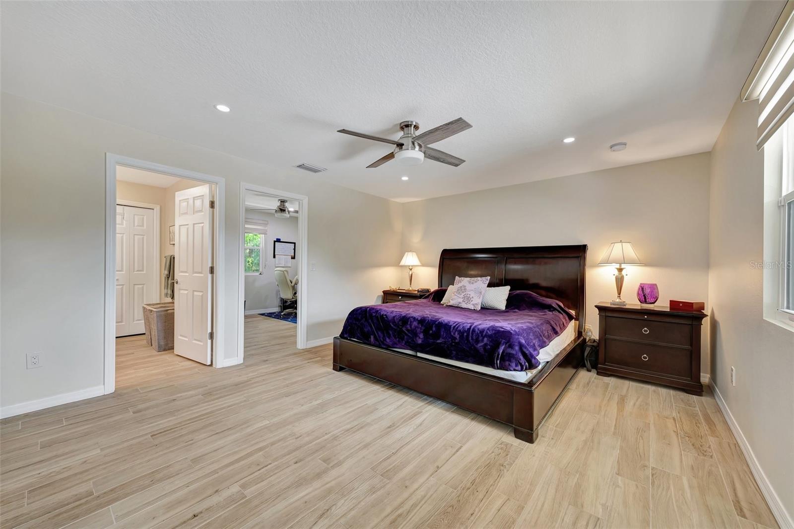 1240 FOX CREEK DR, SARASOTA, FL, 34240