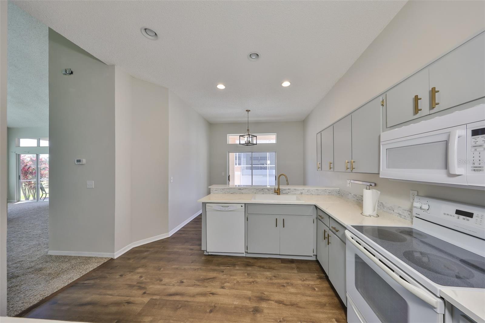 604 MCDANIEL ST, SUN CITY CENTER, FL, 33573