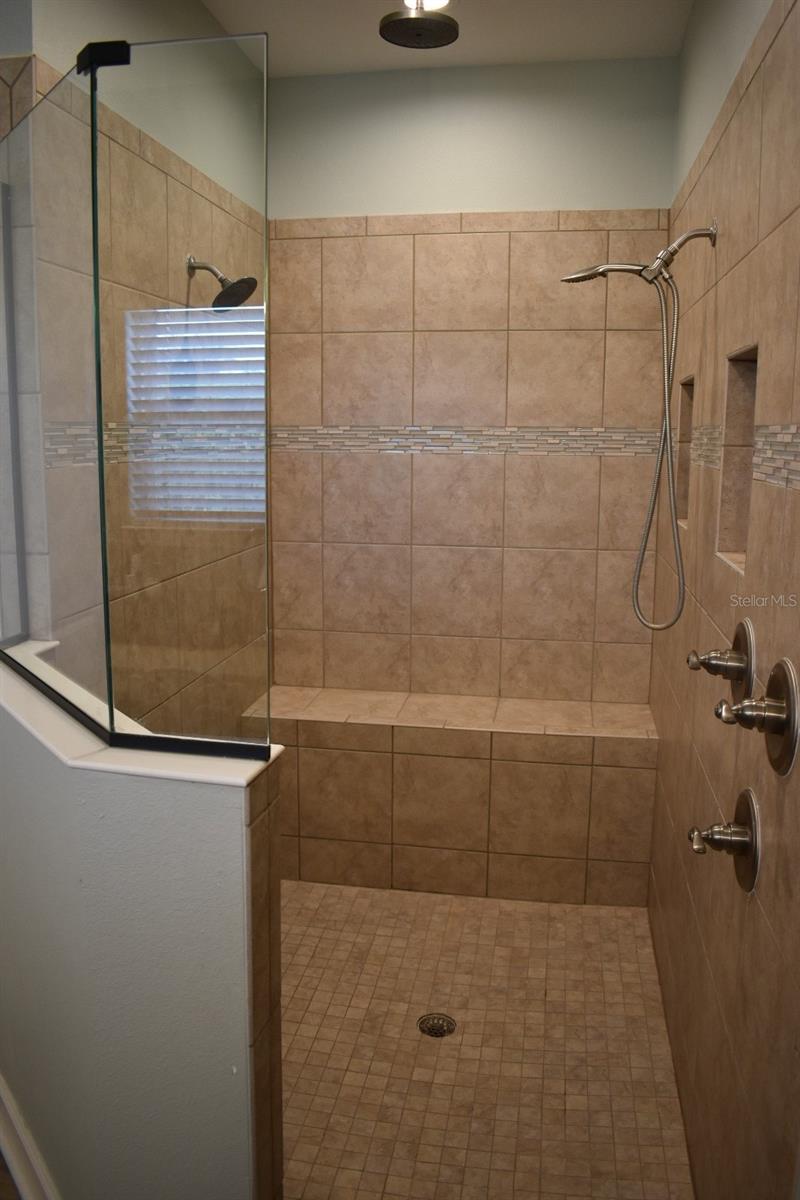 734 CALABRIA WAY, HOWEY IN THE HILLS, FL, 34737