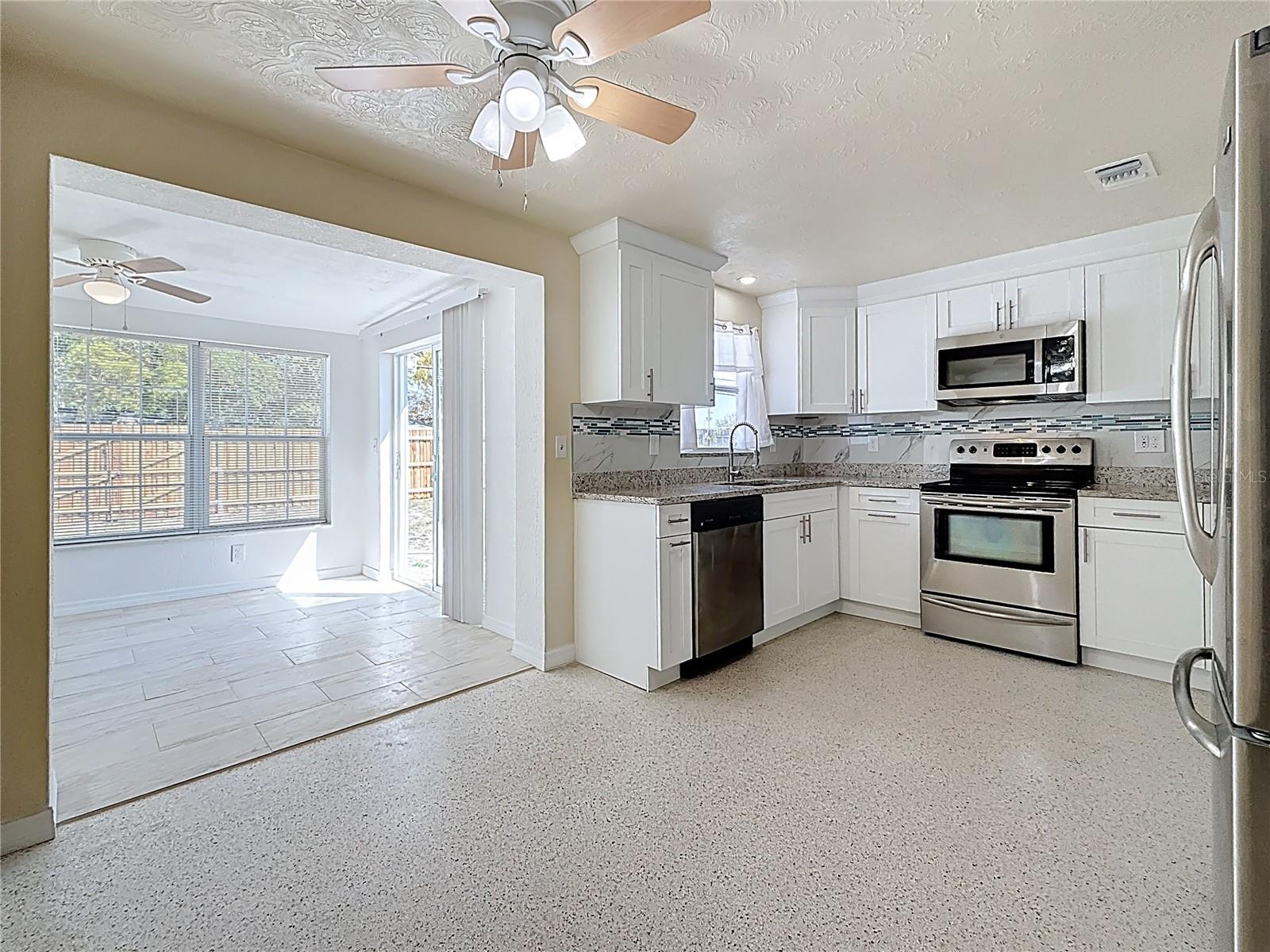 2122 HOLIDAY DR, HOLIDAY, FL, 34691