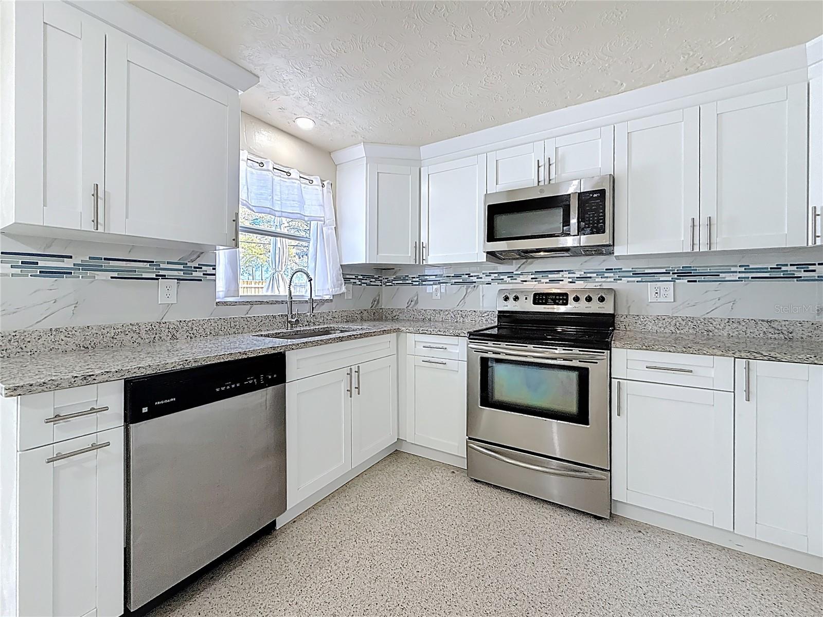 2122 HOLIDAY DR, HOLIDAY, FL, 34691