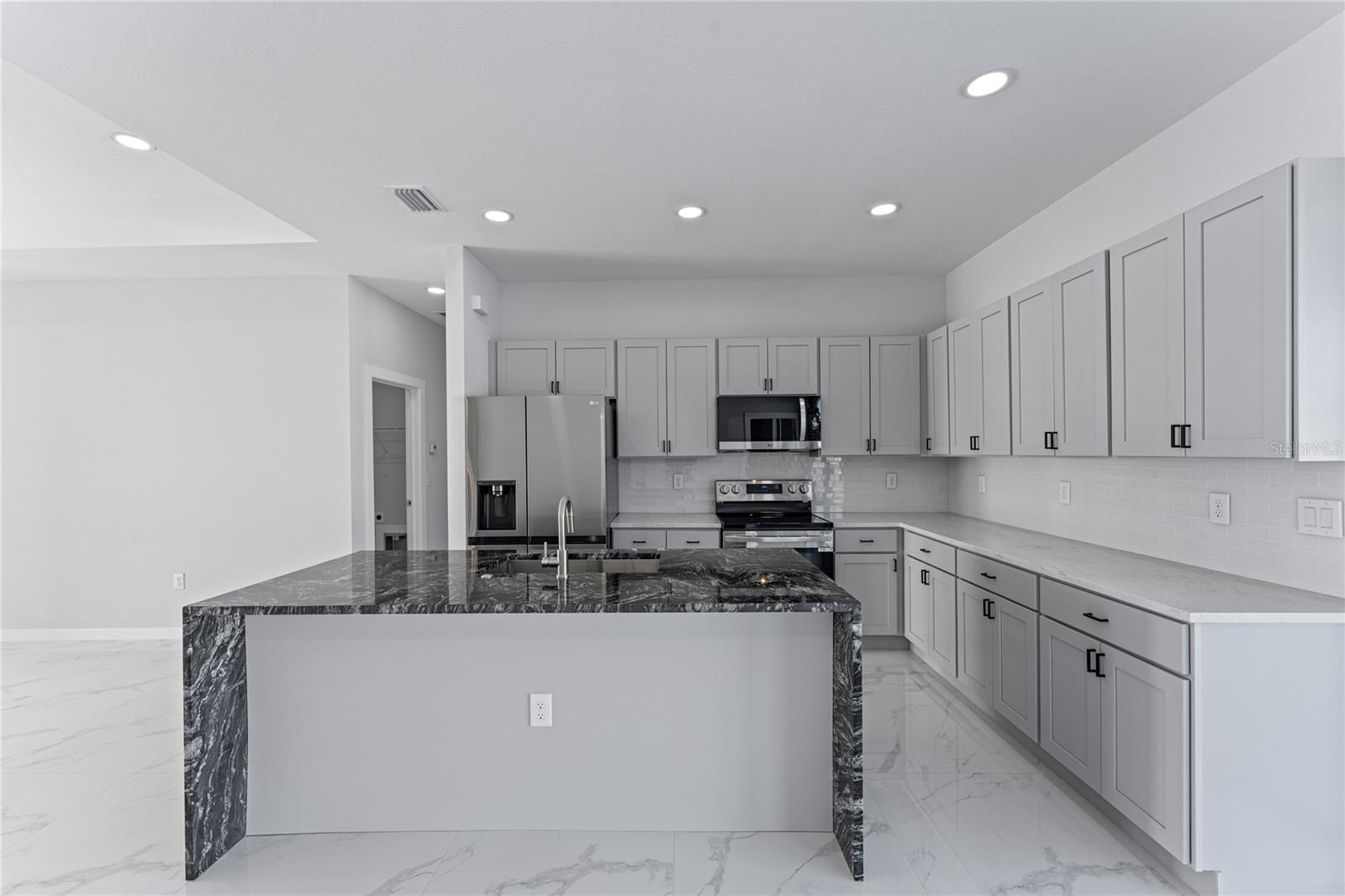3921 NW 40TH LN, CAPE CORAL, FL, 33993