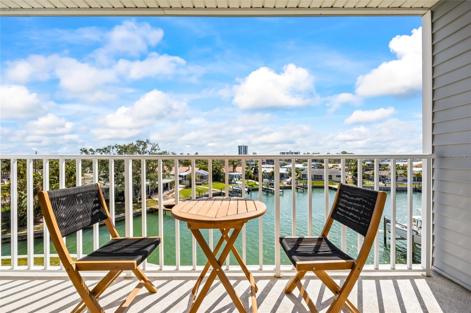 610 ISLAND WAY #302, CLEARWATER BEACH, FL, 33767