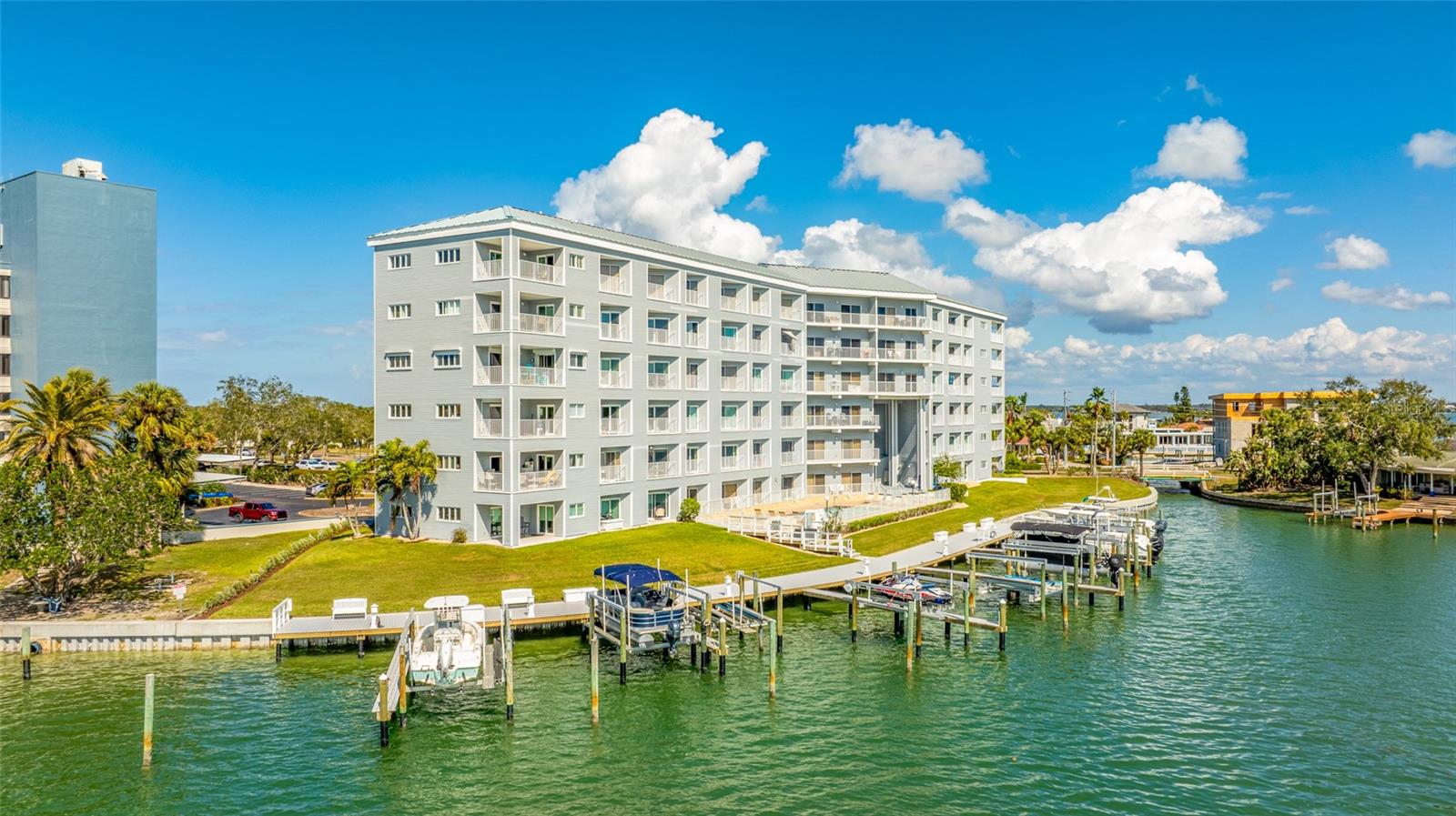 610 ISLAND WAY #302, CLEARWATER BEACH, FL, 33767