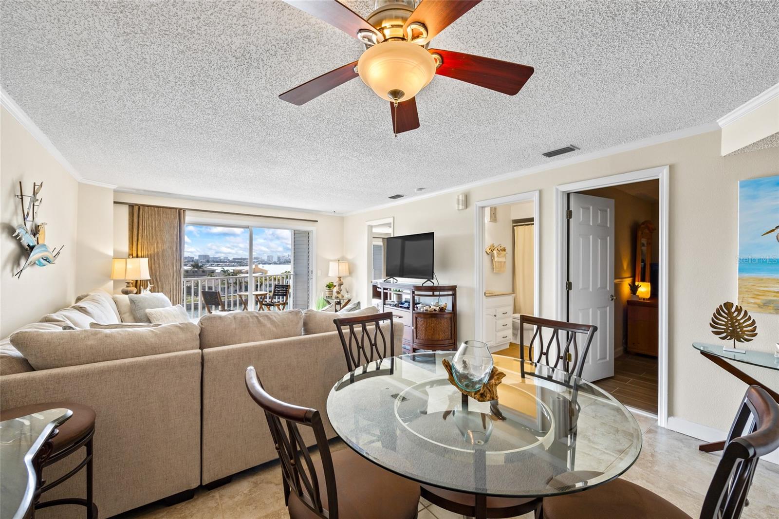 610 ISLAND WAY #302, CLEARWATER BEACH, FL, 33767