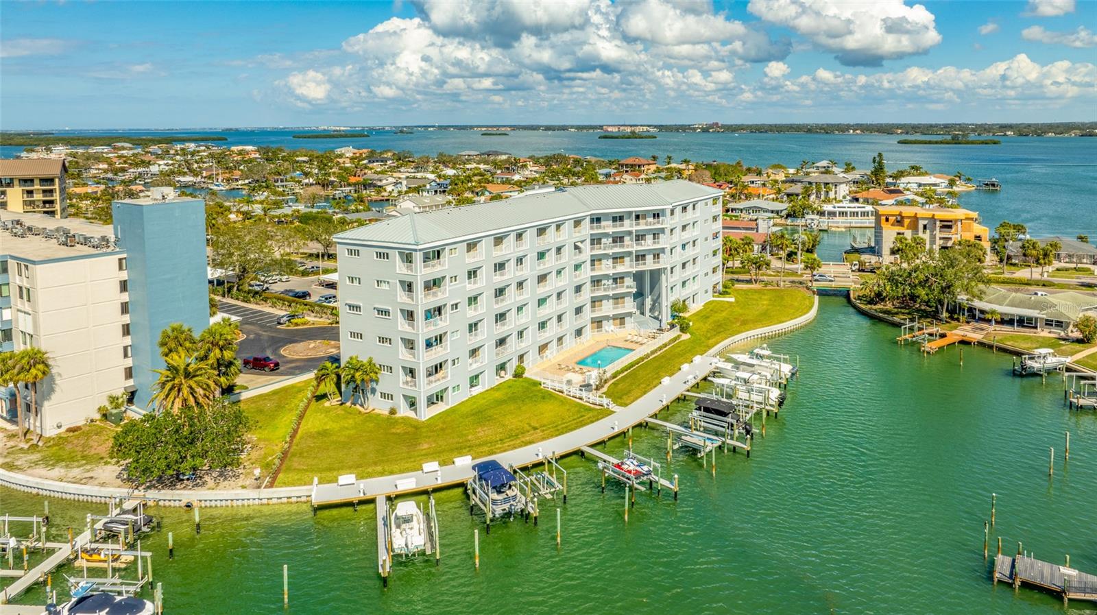 610 ISLAND WAY #302, CLEARWATER BEACH, FL, 33767