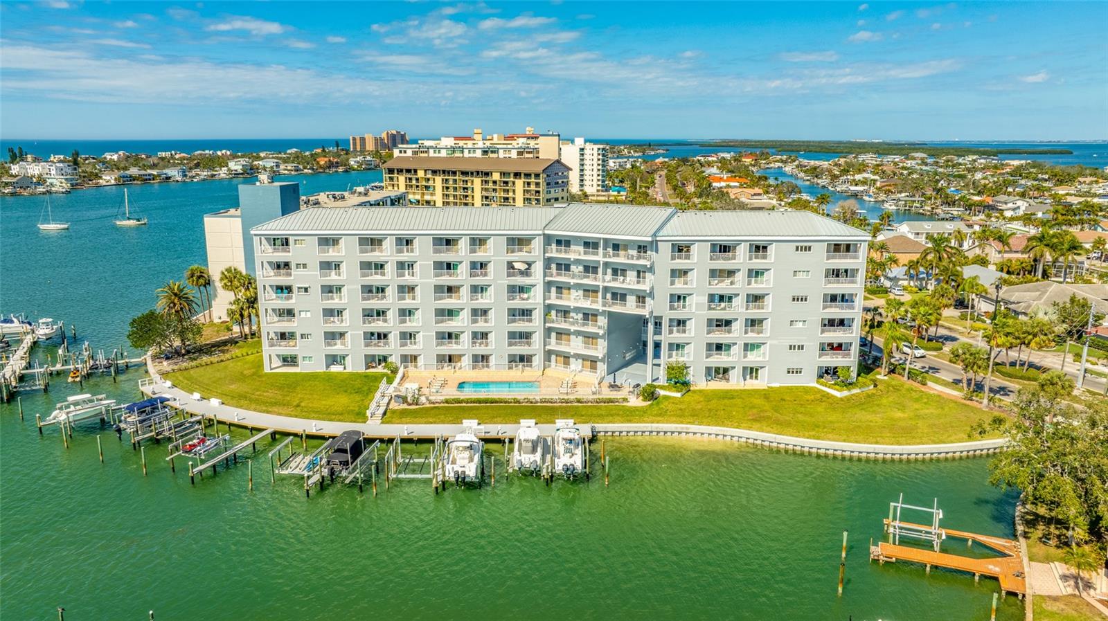 610 ISLAND WAY #302, CLEARWATER BEACH, FL, 33767