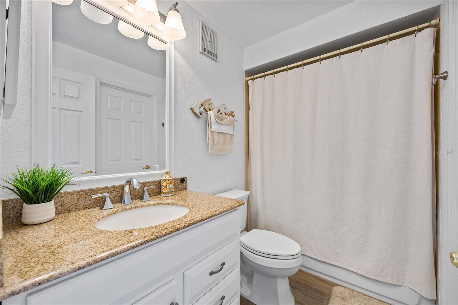 610 ISLAND WAY #302, CLEARWATER BEACH, FL, 33767