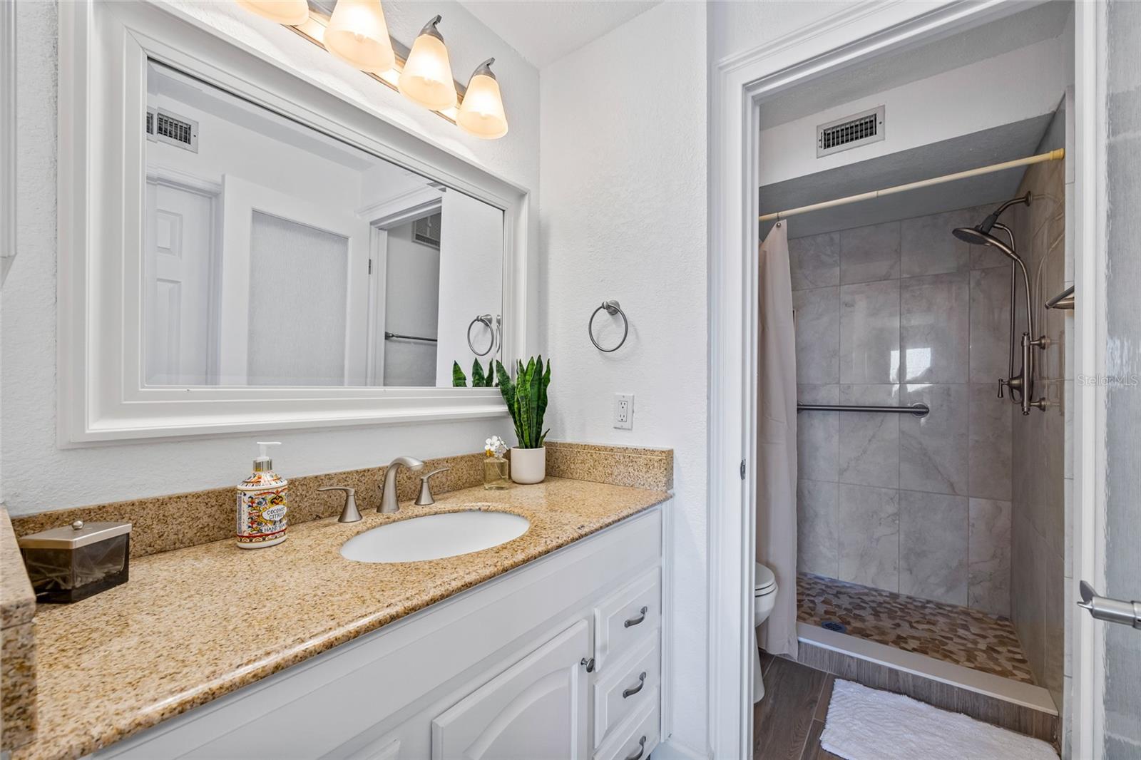 610 ISLAND WAY #302, CLEARWATER BEACH, FL, 33767