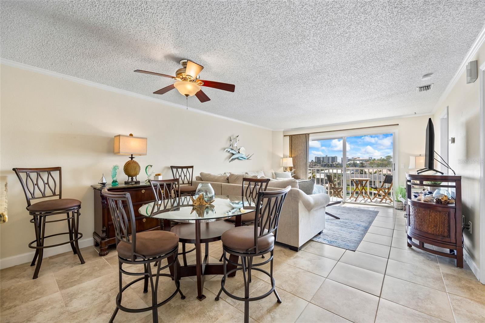 610 ISLAND WAY #302, CLEARWATER BEACH, FL, 33767