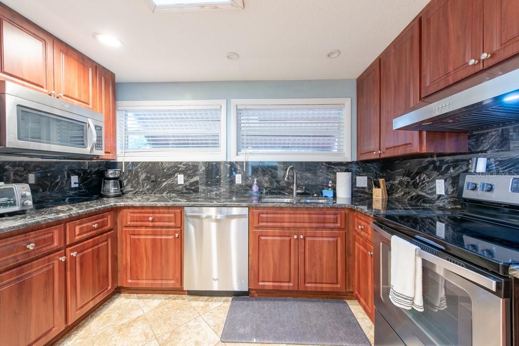 8820 S HICKORY LN, RIVERVIEW, FL, 33578