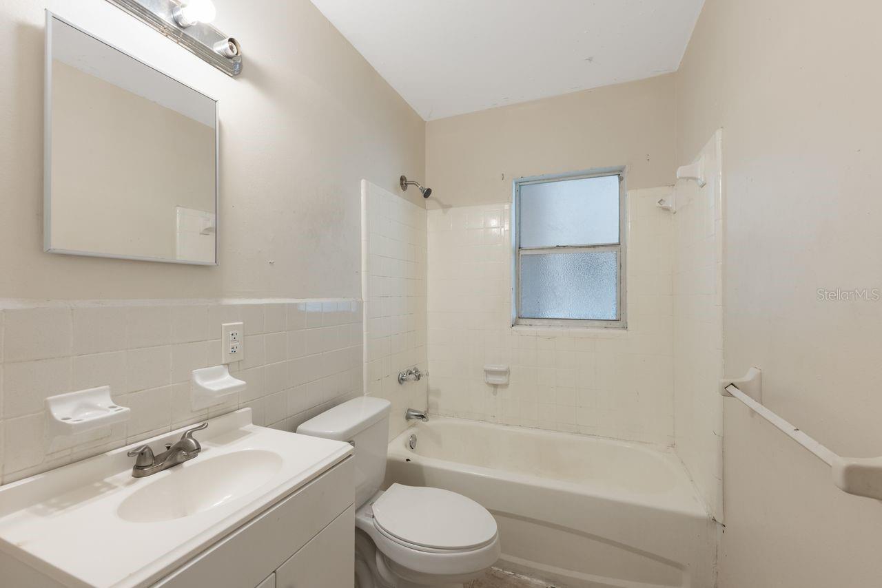 4883 N PINE HILLS RD, ORLANDO, FL, 32808