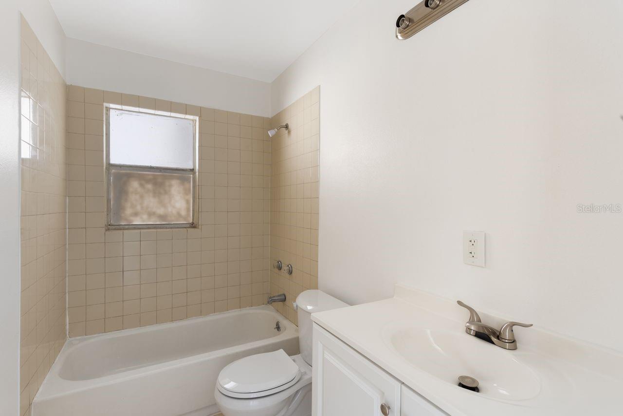 4883 N PINE HILLS RD, ORLANDO, FL, 32808