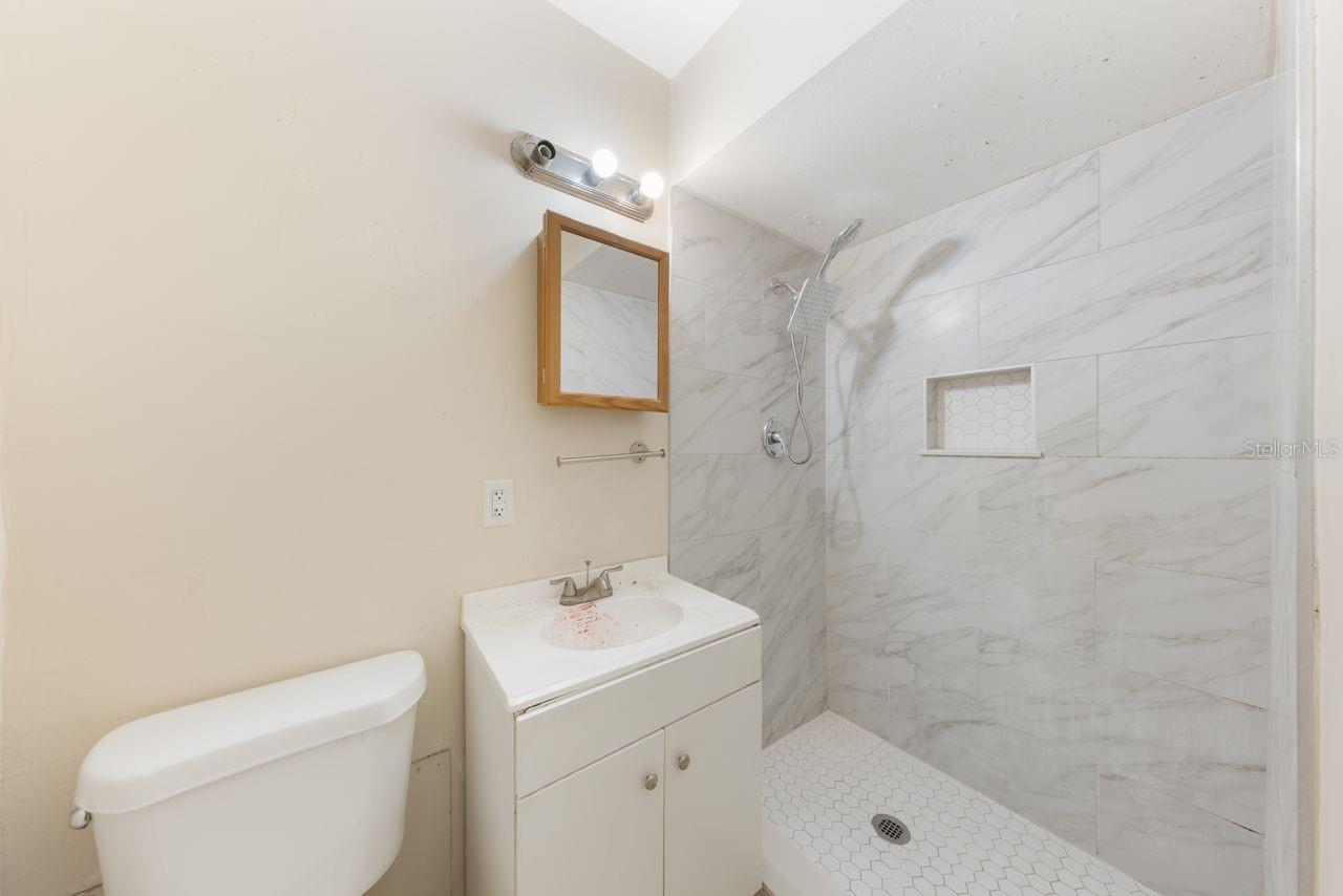 4883 N PINE HILLS RD, ORLANDO, FL, 32808