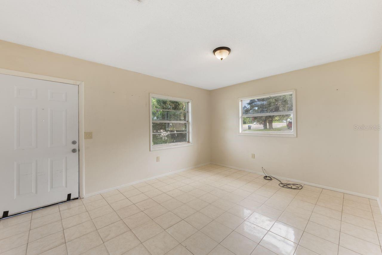 4883 N PINE HILLS RD, ORLANDO, FL, 32808